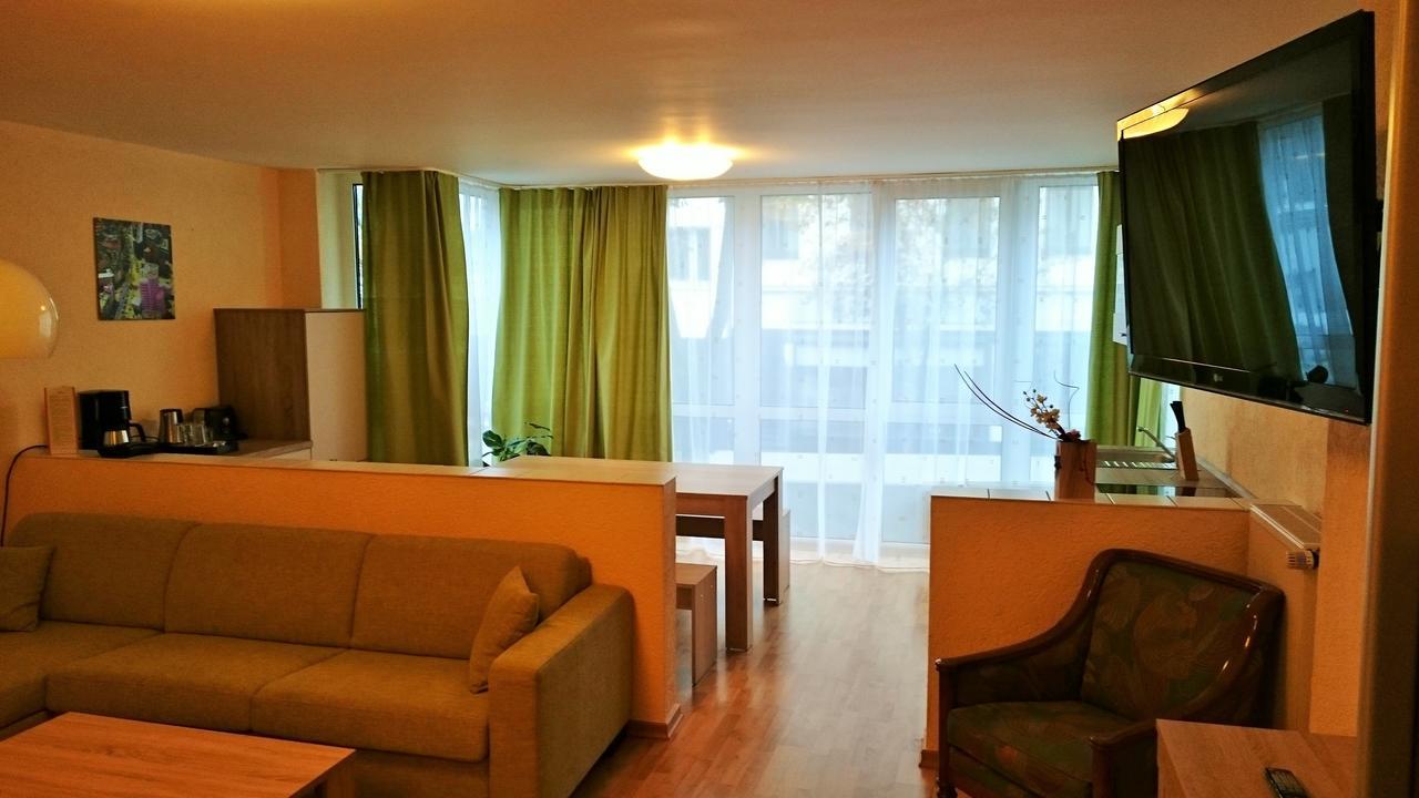 Apartments Hotel Petersburg Dusseldorf Room photo